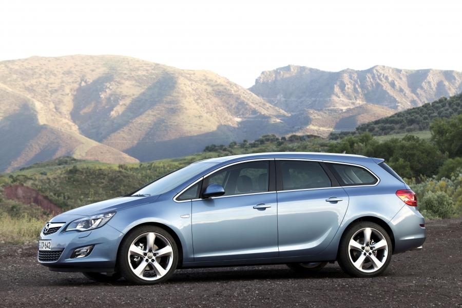  Opel Astra Sports Tourer 2010 года  (фото 10 из 12)